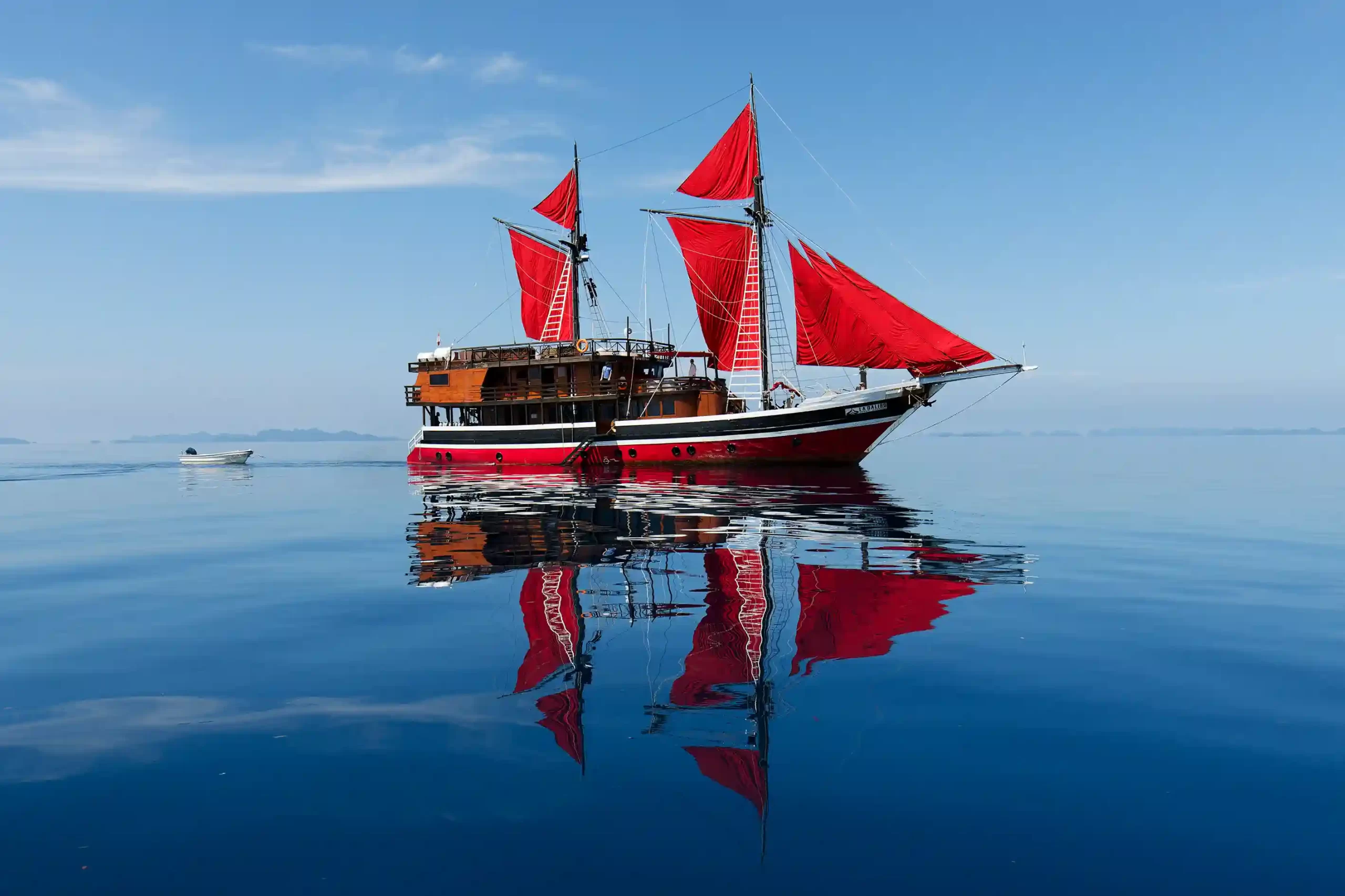 Crewed phinisi liveaboard