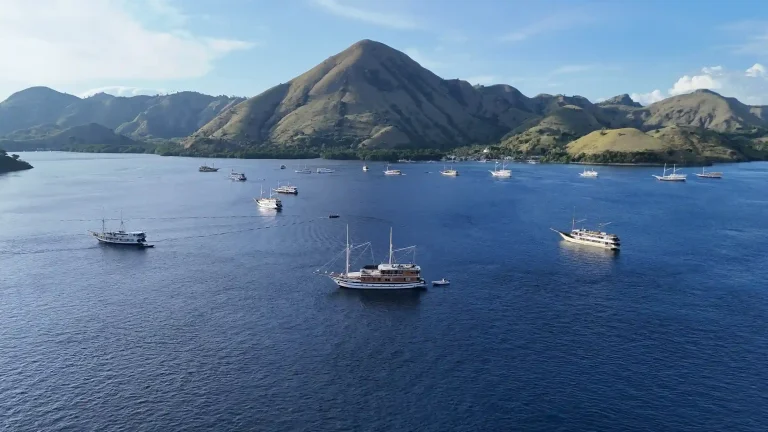 Phinisi charter yacht in Komodo